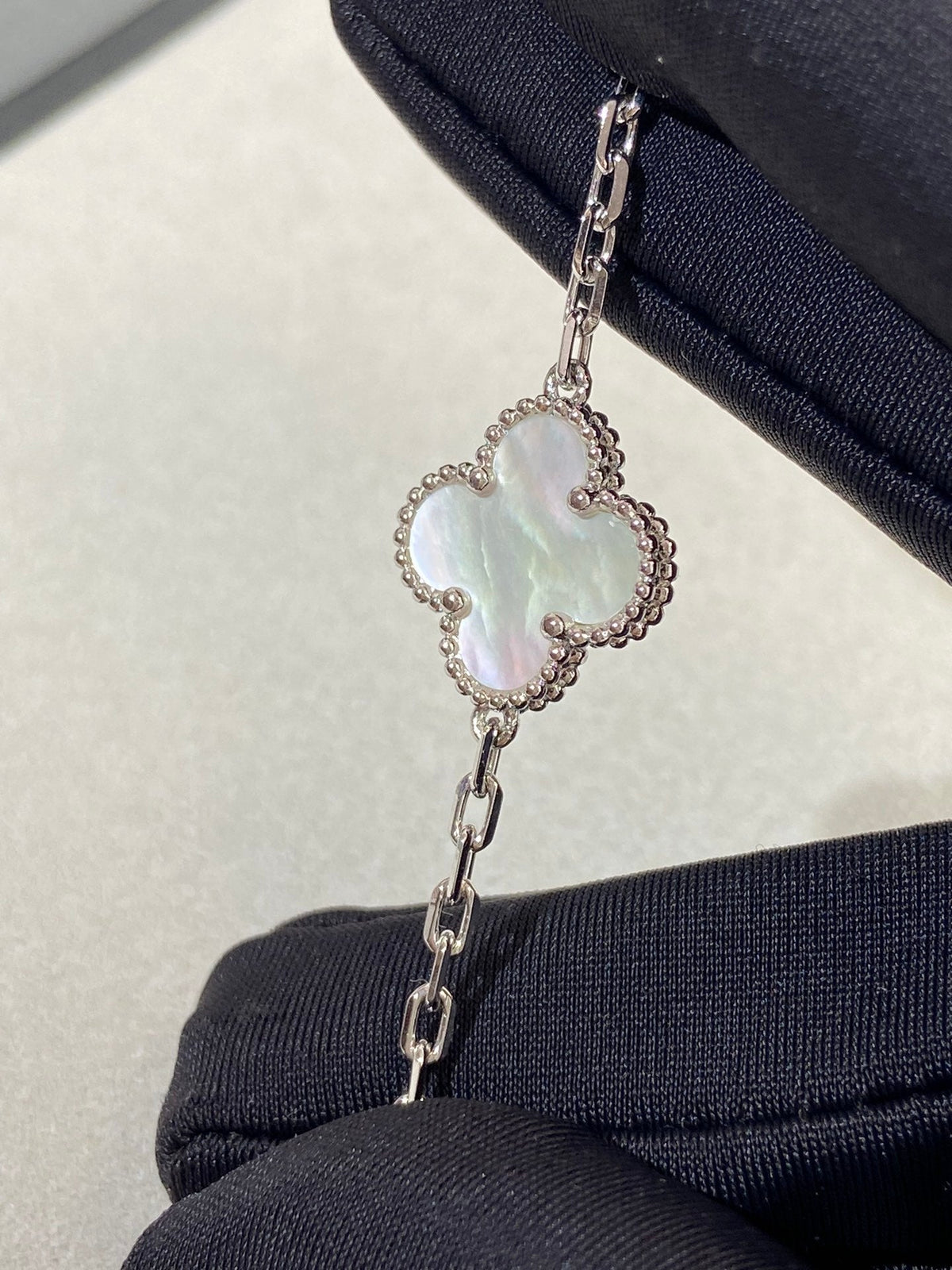 [⭐Novea]CLOVER WHITE PEARL MOP 5 MOTIF BRACELET COLLECTION