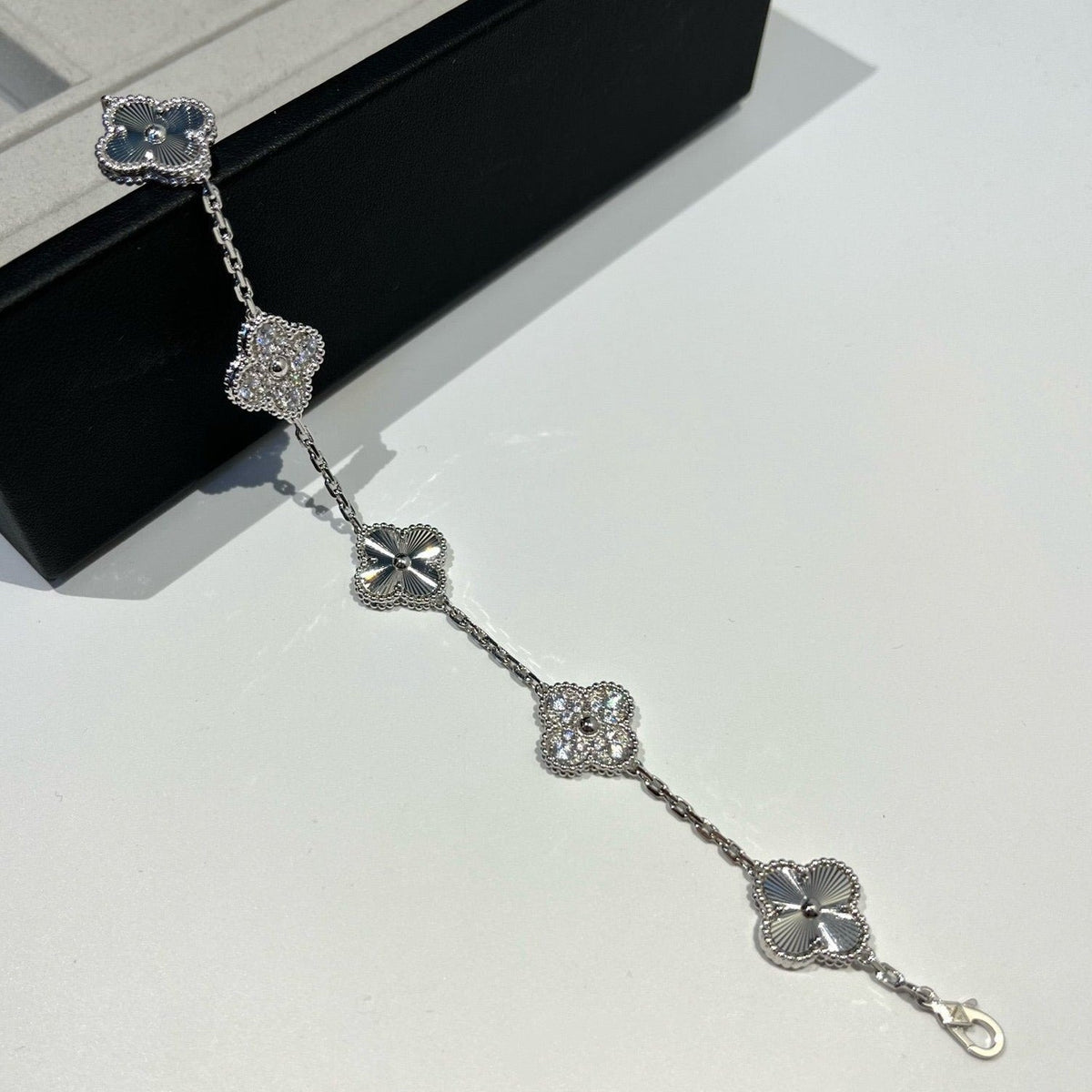 [⭐Novea] CLOVER 5 MOTIF LASER BRACELET COLLECTION