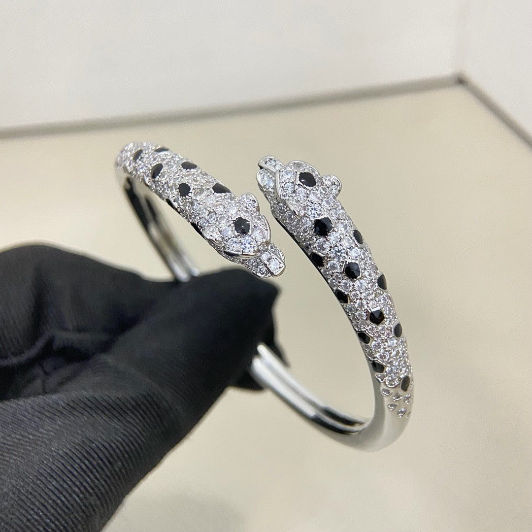 [⭐Novea]PANTHERE DOUBLE HEADED HALF DIAMOND OPEN BRACELET