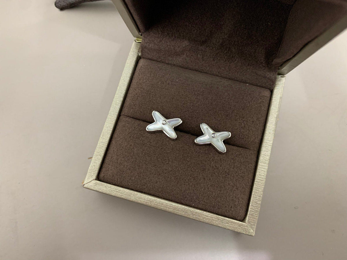 [⭐Novea]JEUX DE WHITE MOP SILVER DIAMOND EARRINGS